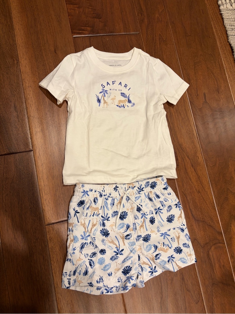 Janie and Jack boys swim trunks w matching t-shirt 2T/3T - Euc